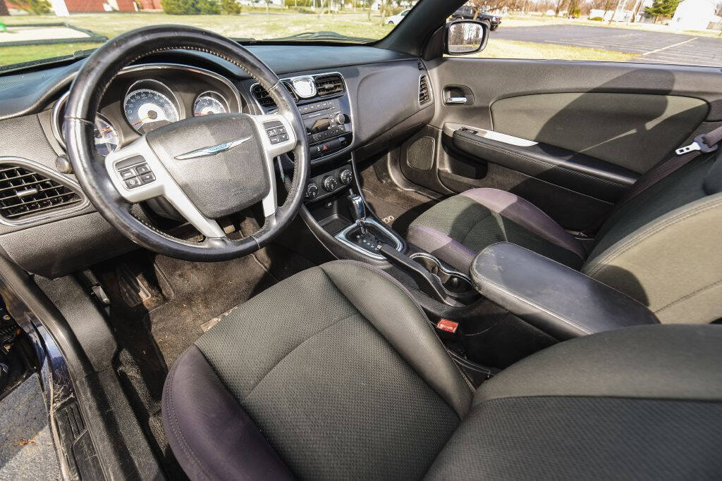 Used 2012 Chrysler 200 Touring FWD image 39