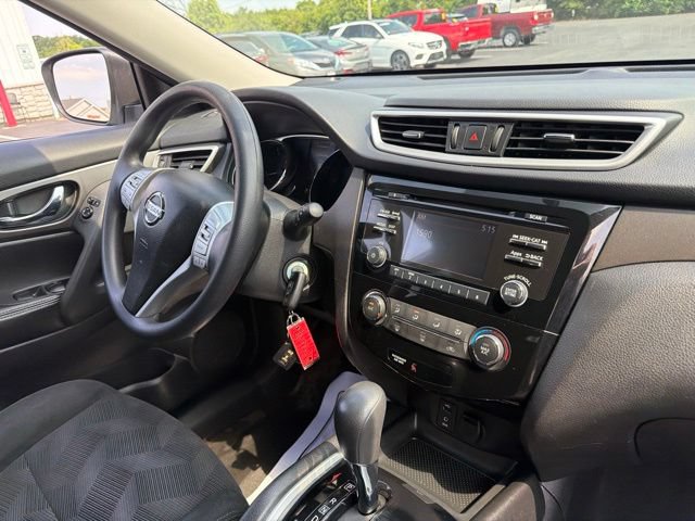Used 2016 Nissan Rogue S w/ S Family Package FWD image 21