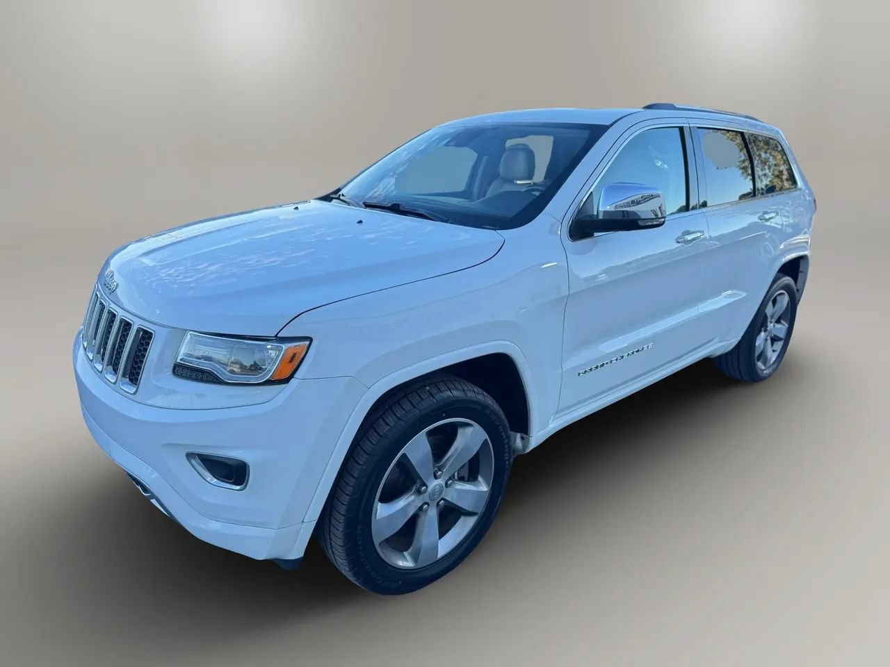 Used 2016 Jeep Grand Cherokee Overland w/ Advanced Technology Group AWD/4WD image 4