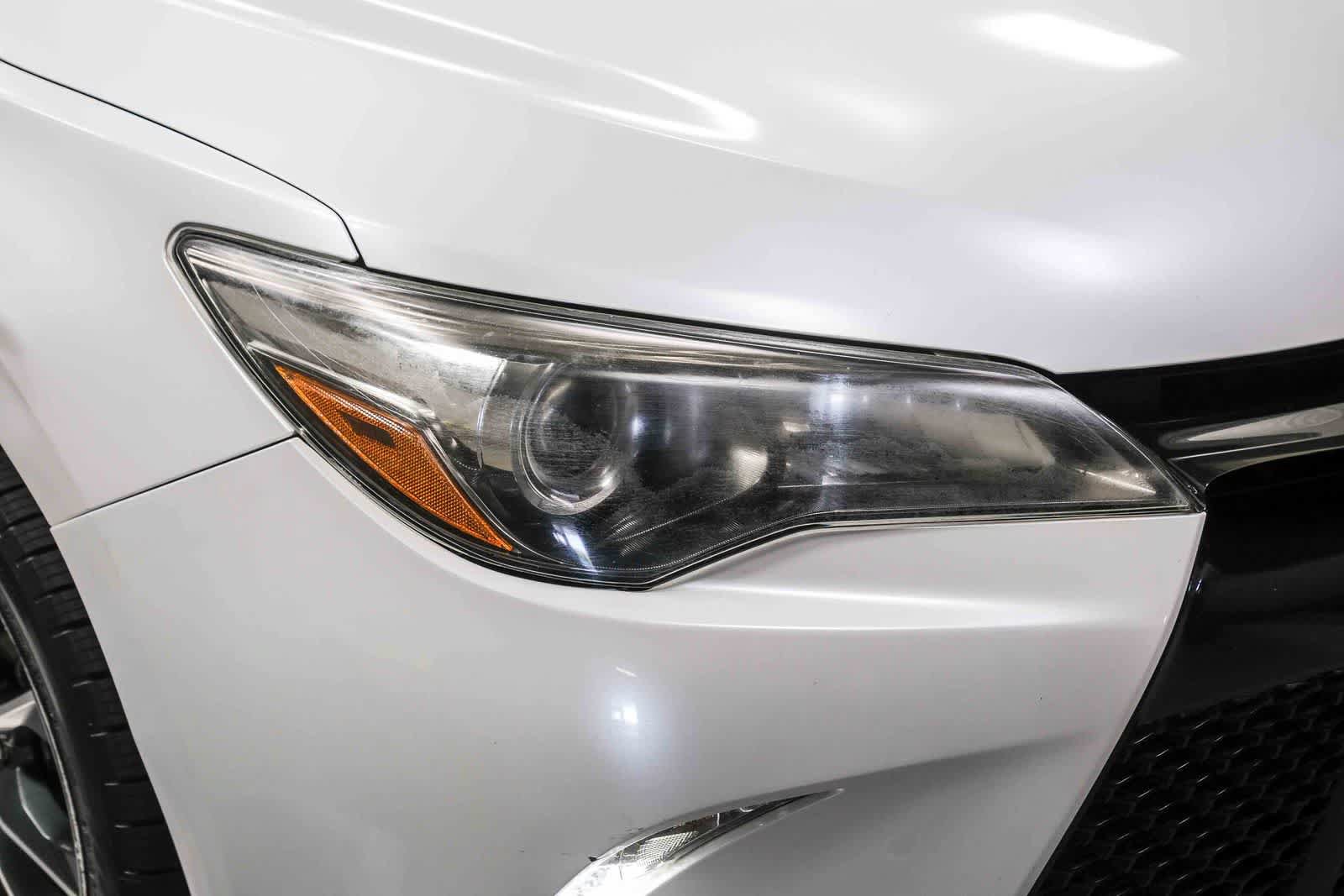 Used 2017 Toyota Camry XSE w/ Moonroof Package FWD image 14