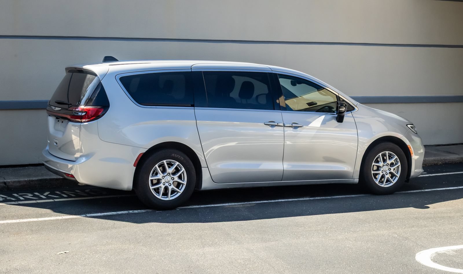 Used 2026 Chrysler Pacifica Select FWD image 8