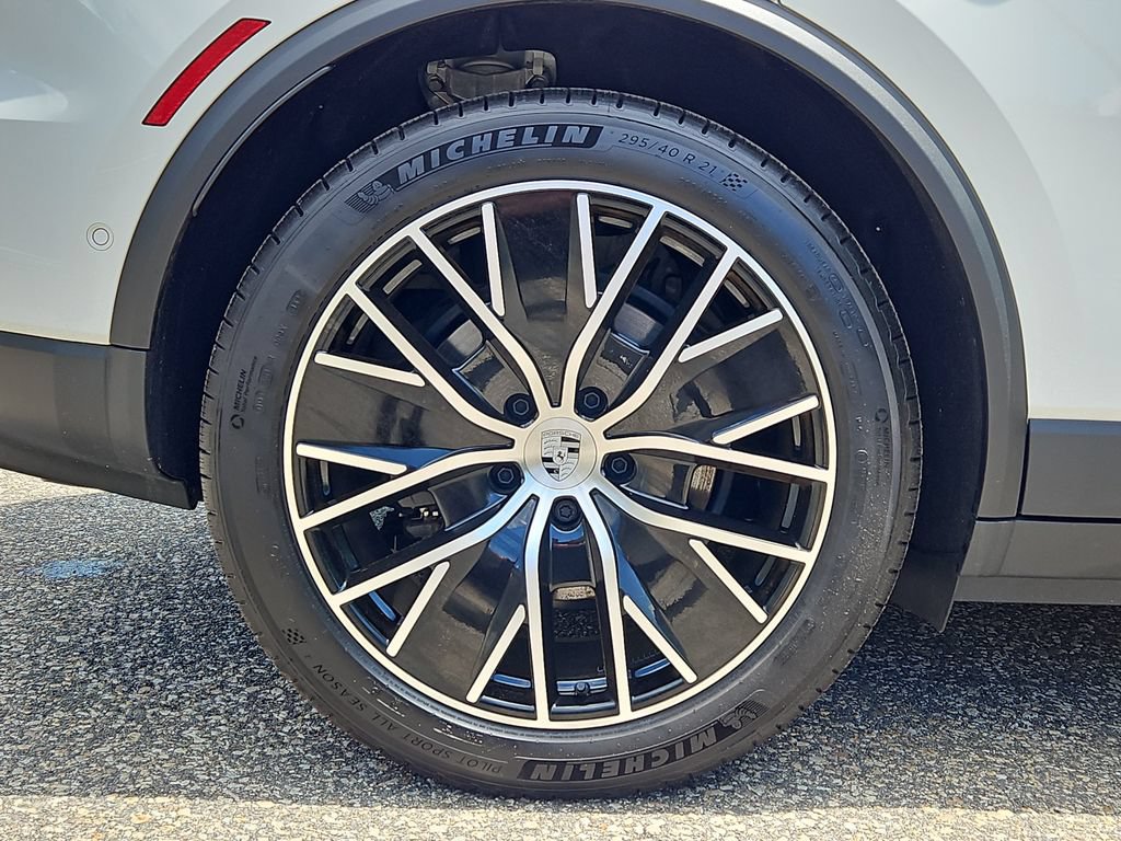 Certified 2025 Porsche Macan 4 Electric AWD/4WD image 11