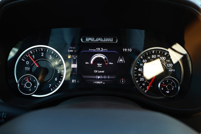 Used 2025 RAM 1500 Laramie AWD/4WD image 12