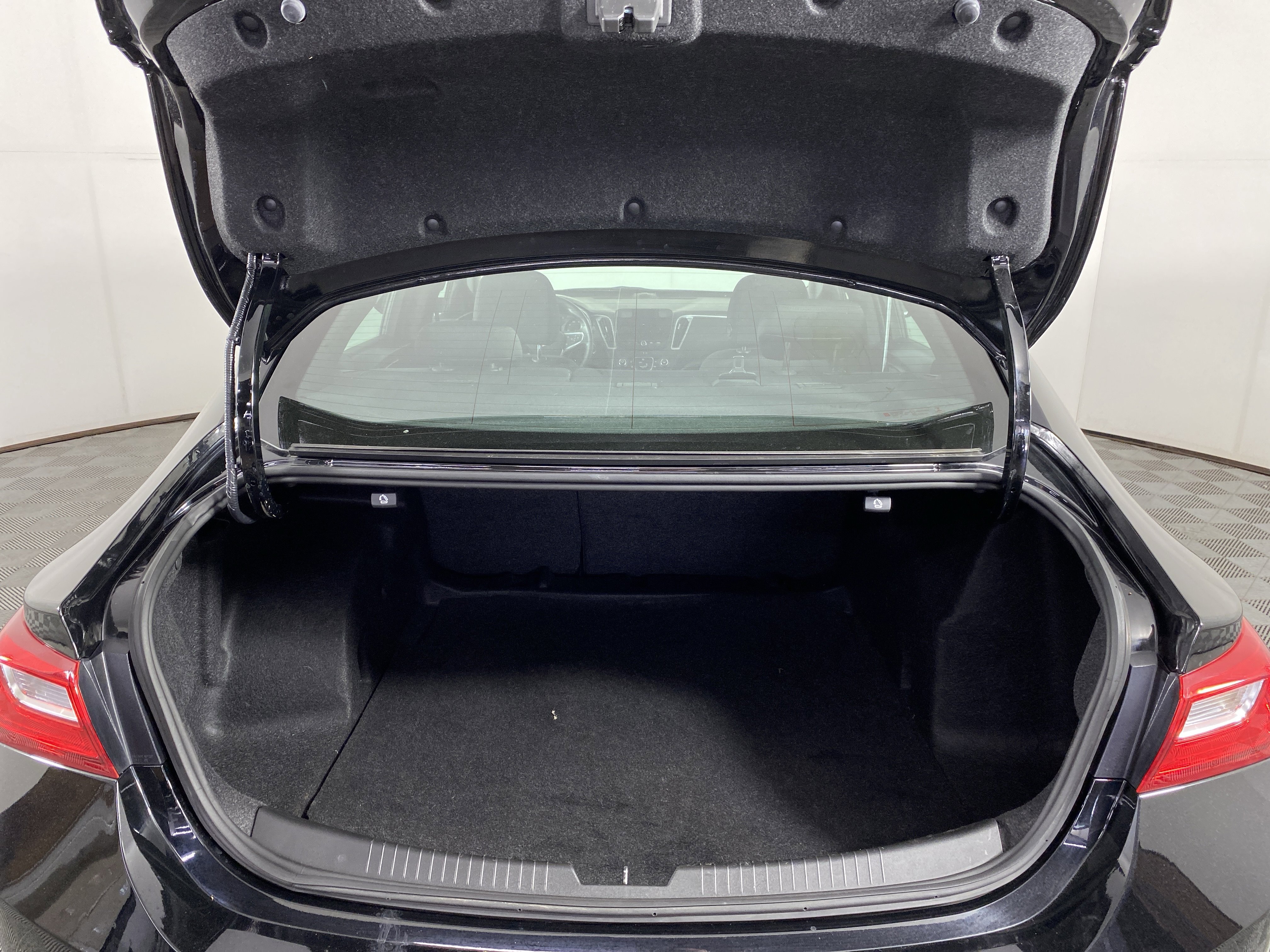 Used 2020 Chevrolet Malibu LS FWD image 28