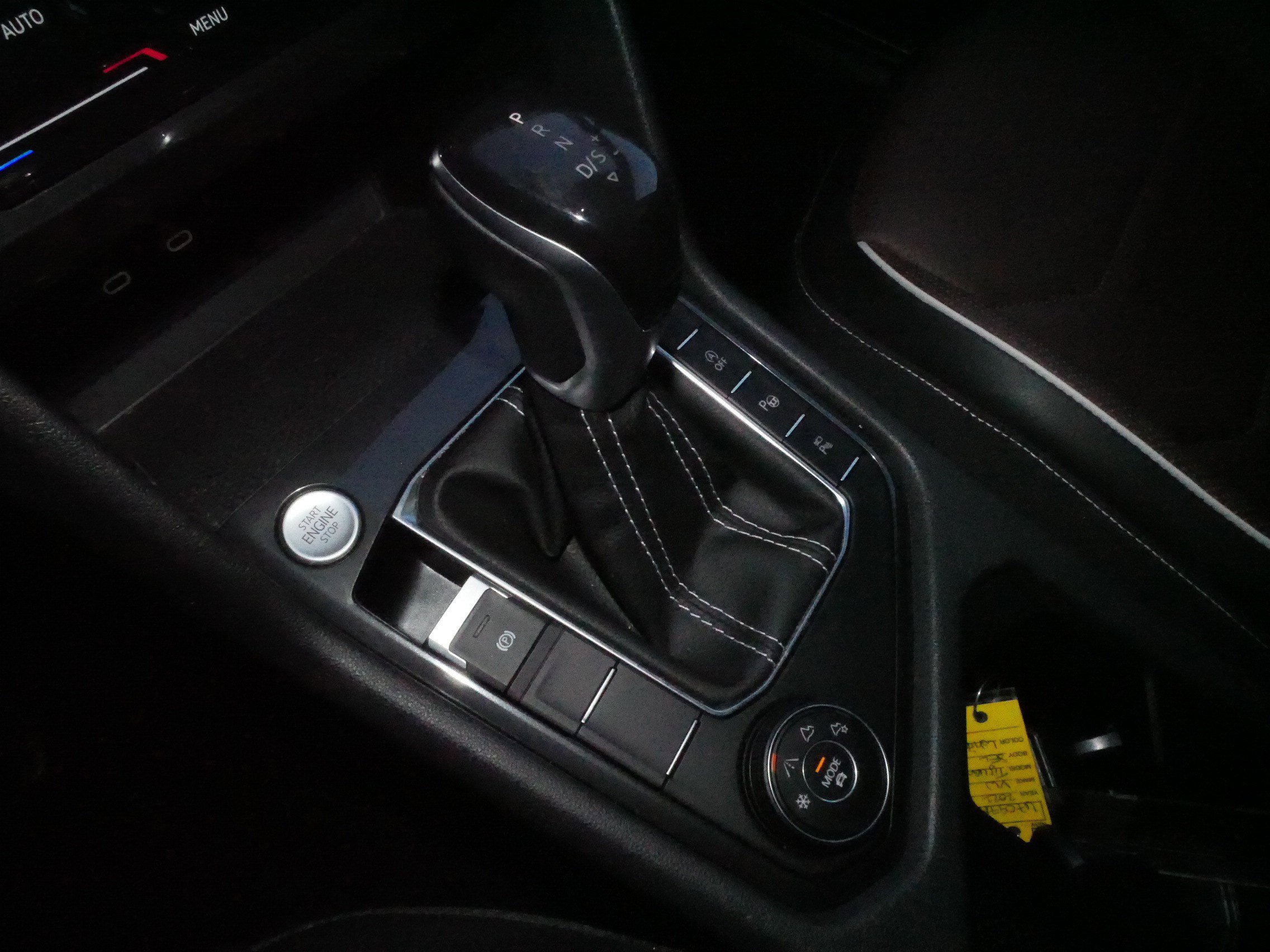 Certified 2022 Volkswagen Tiguan SEL R-Line image 24