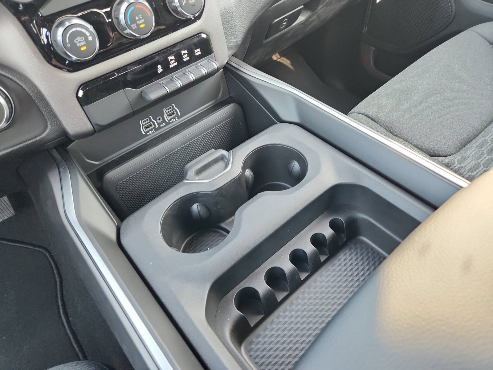 New 2026 RAM 1500 Express AWD/4WD image 21