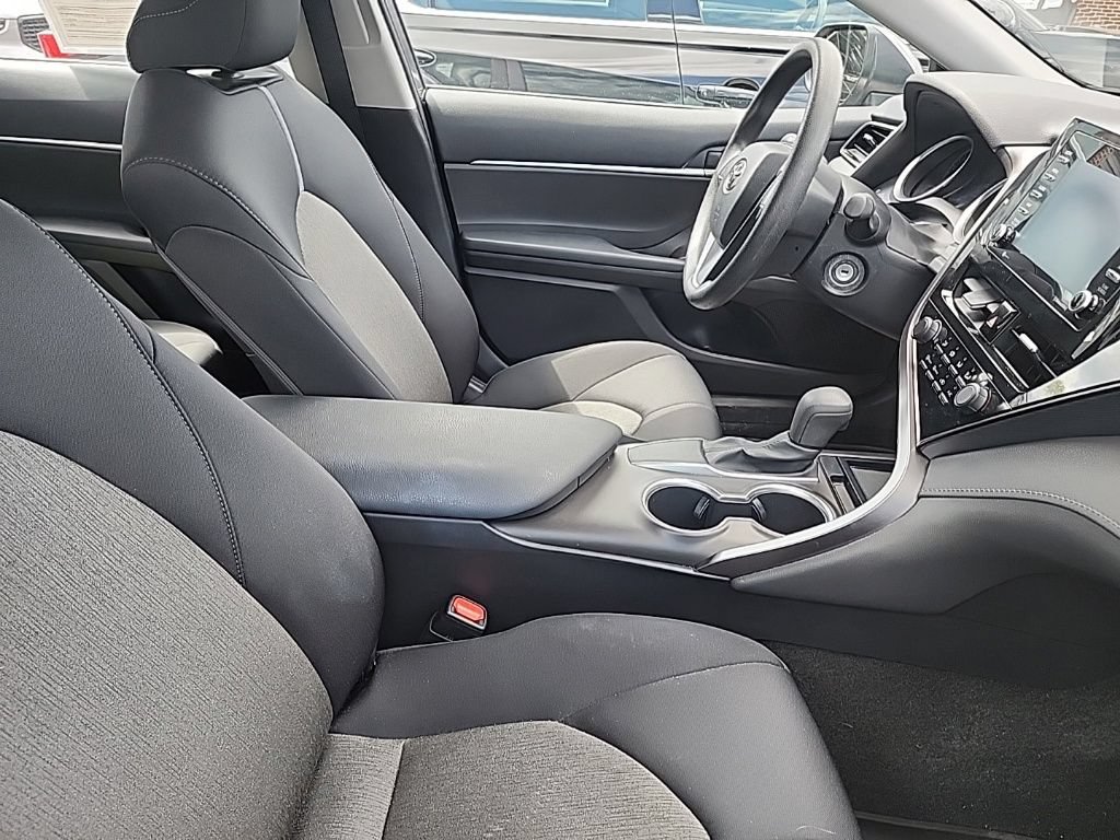 Used 2021 Toyota Camry LE FWD image 11