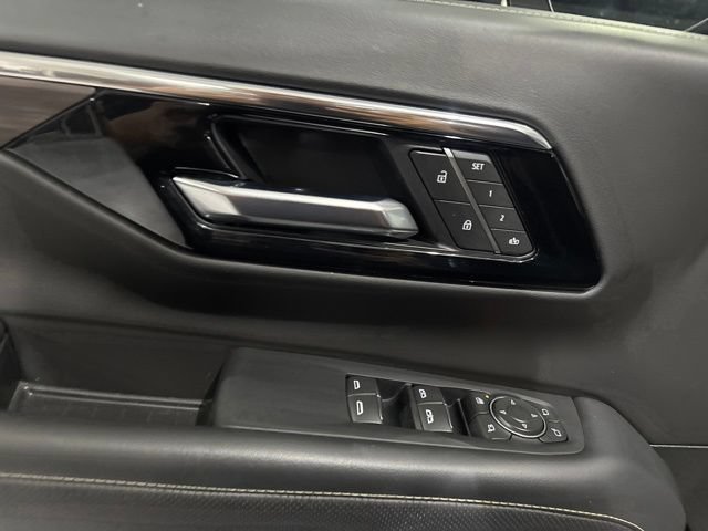 Used 2025 Chevrolet Suburban Premier AWD/4WD image 16