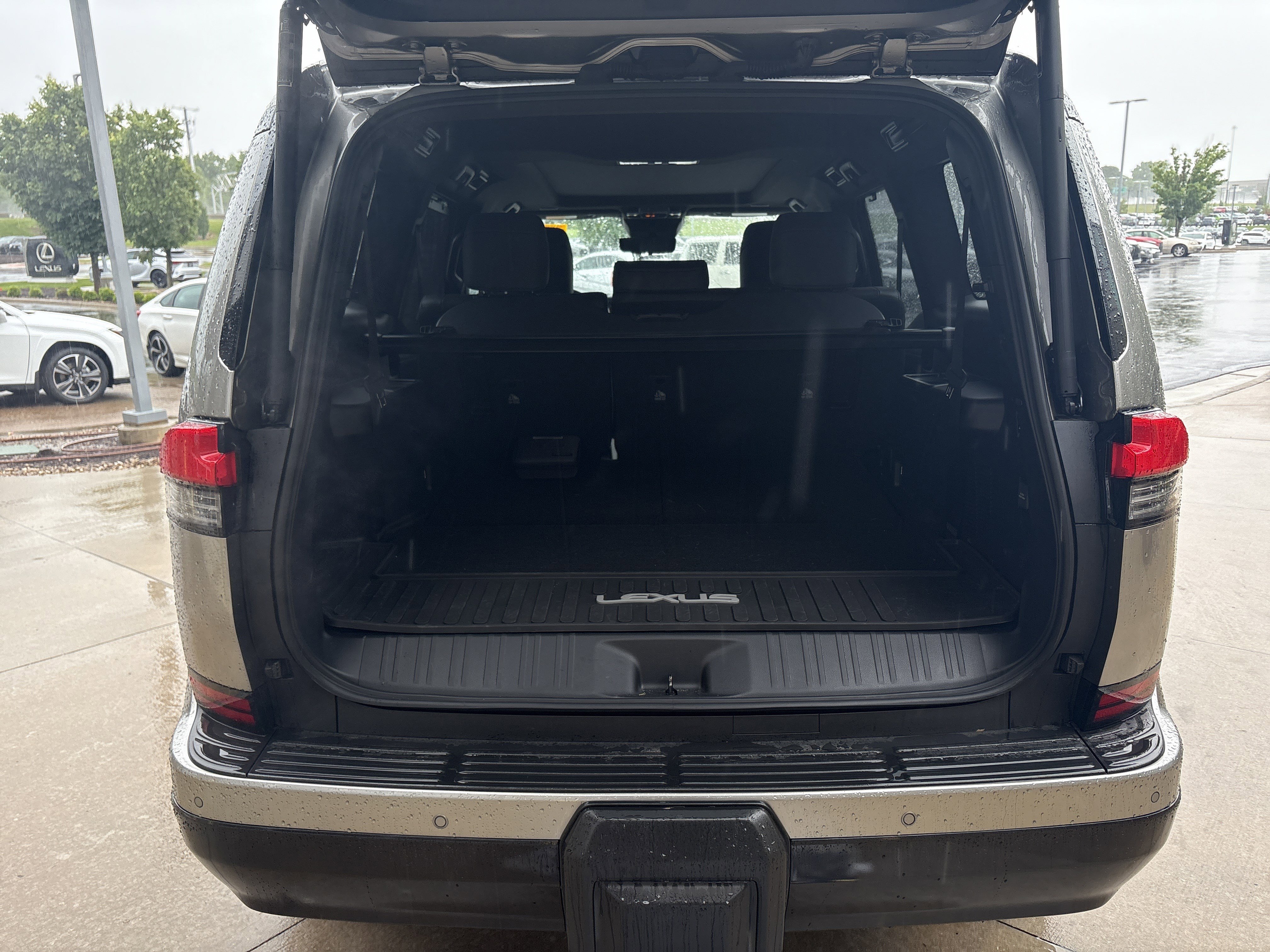Certified 2024 Lexus GX 550 w/ Accessory Package (31) AWD/4WD image 32