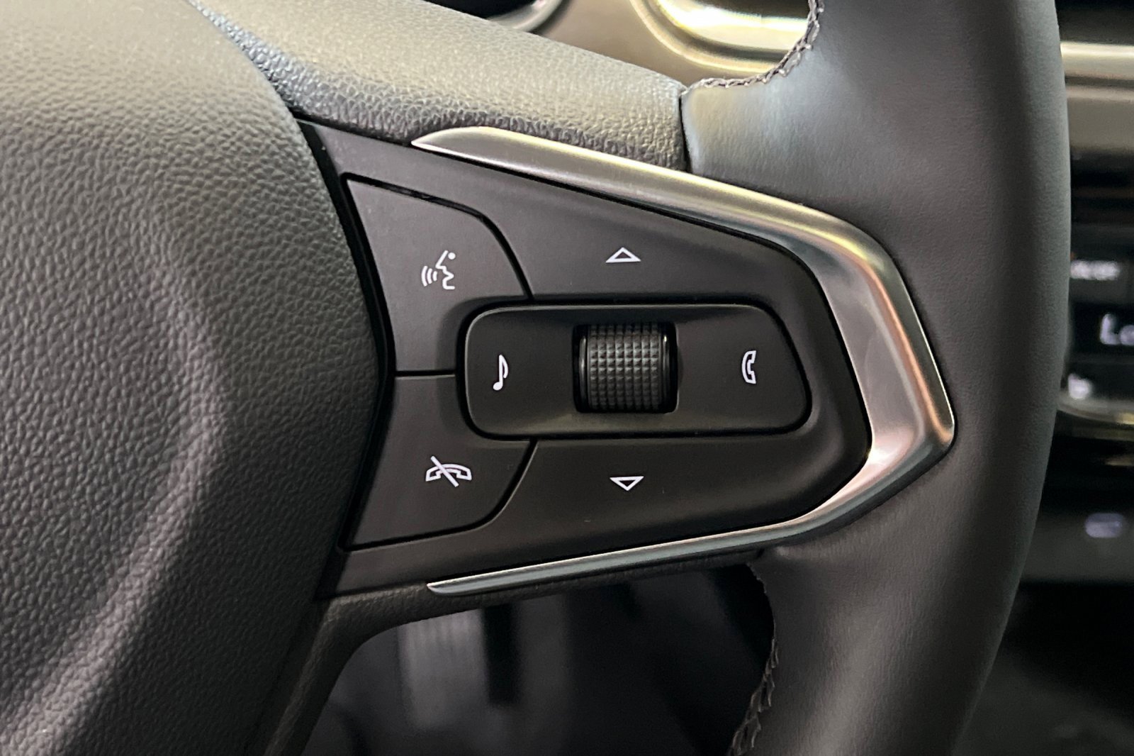 Used 2024 Chevrolet Trax ACTIV w/ Sunroof Package image 31