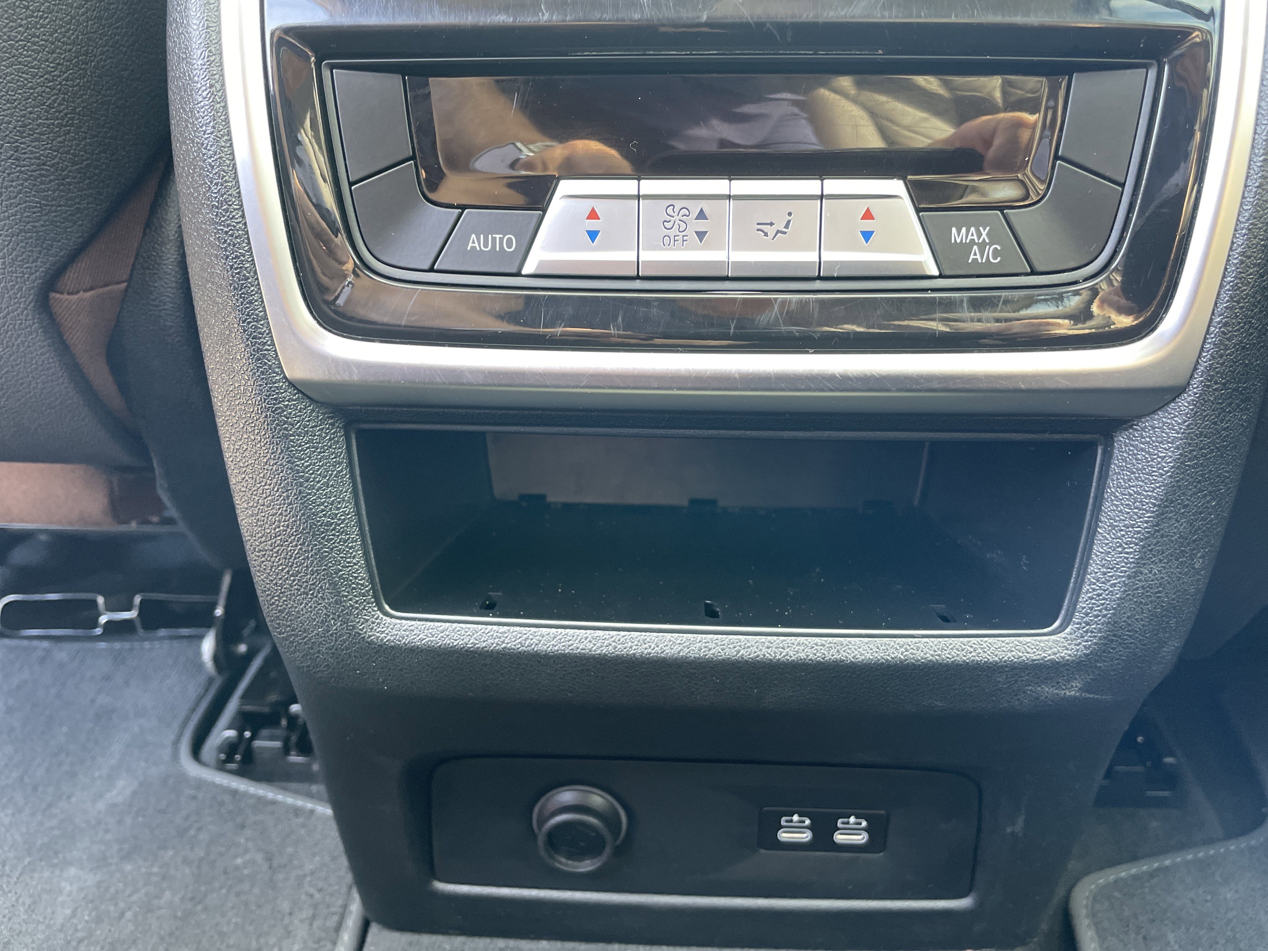 Used 2023 BMW X7 xDrive40i w/ Parking Assistance Package image 45