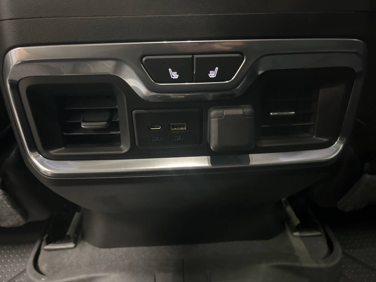 Used 2019 Chevrolet Silverado 1500 High Country w/ Technology Package AWD/4WD image 27