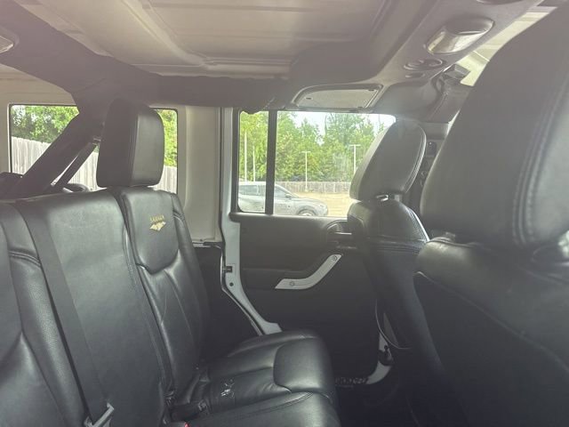 Used 2015 Jeep Wrangler Unlimited Sahara w/ Max Tow Package AWD/4WD image 11