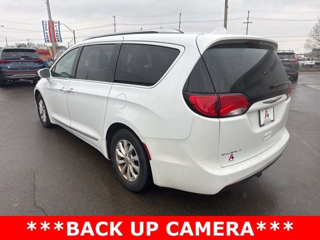 Used 2019 Chrysler Pacifica Touring-L image 5
