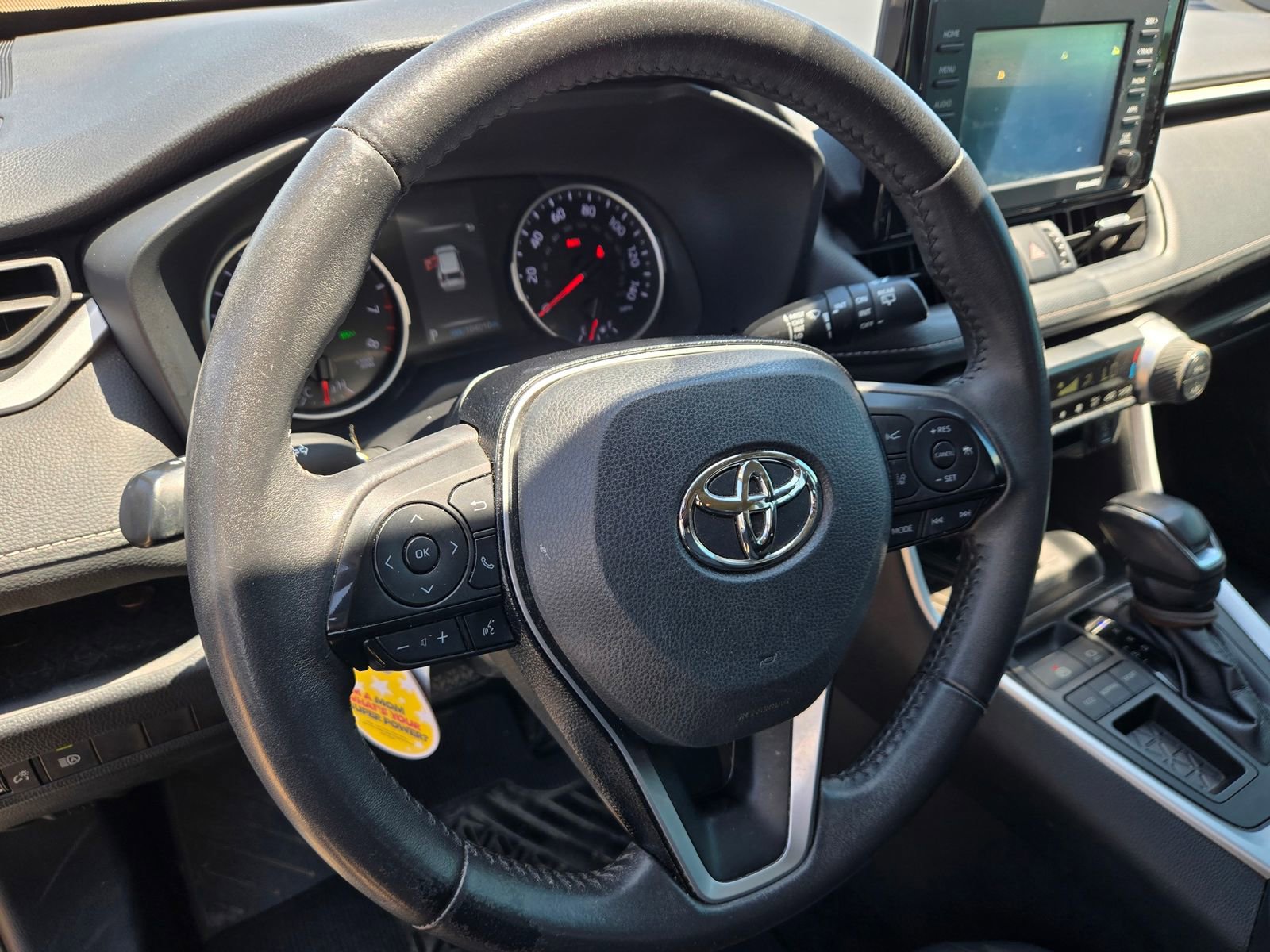 Used 2021 Toyota RAV4 XLE Premium FWD image 8