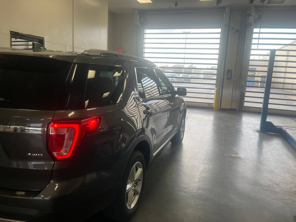 Used 2016 Ford Explorer XLT AWD/4WD image 9