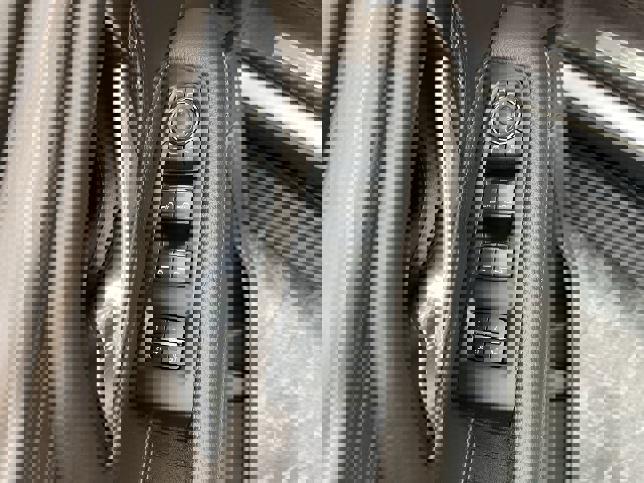 Certified 2021 GMC Yukon Denali w/ Denali Premium Package AWD/4WD image 10