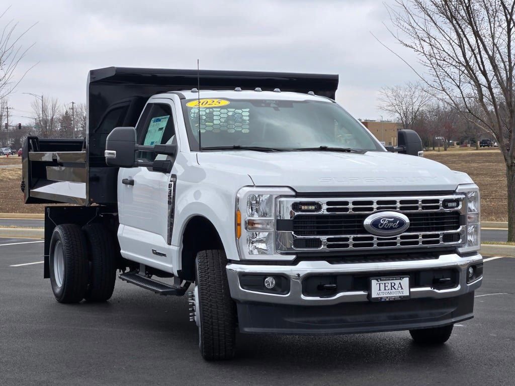 New 2025 Ford F350 XL w/ XL Chrome Package image 3