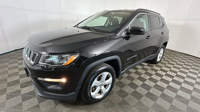 Used 2017 Jeep Compass Latitude w/ Cold Weather Group AWD/4WD image 7