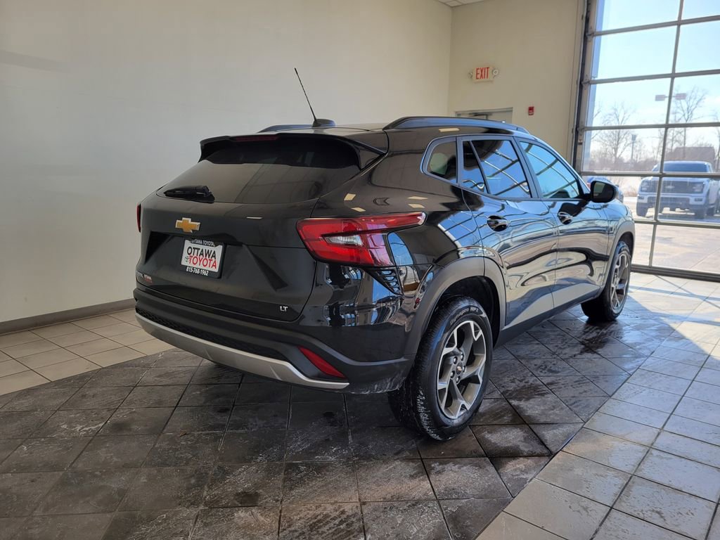 Used 2025 Chevrolet Trax LT w/ LT Convenience Package image 5