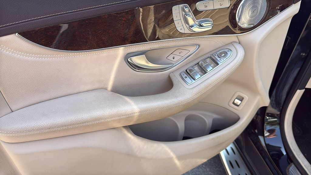 Used 2016 Mercedes-Benz GLC 300 4MATIC image 21
