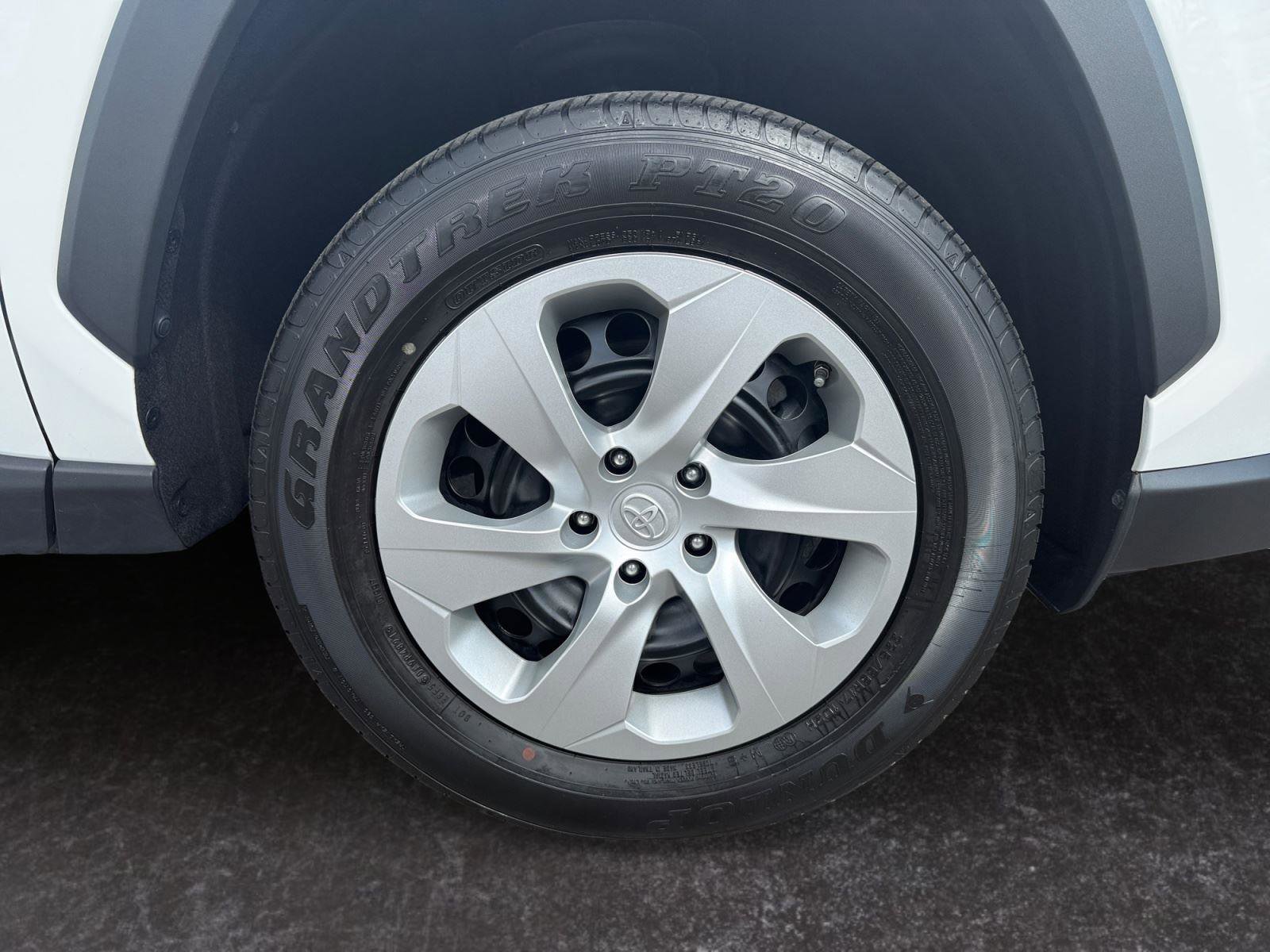 Used 2022 Toyota RAV4 LE image 27