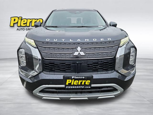 Used 2024 Mitsubishi Outlander SE image 2