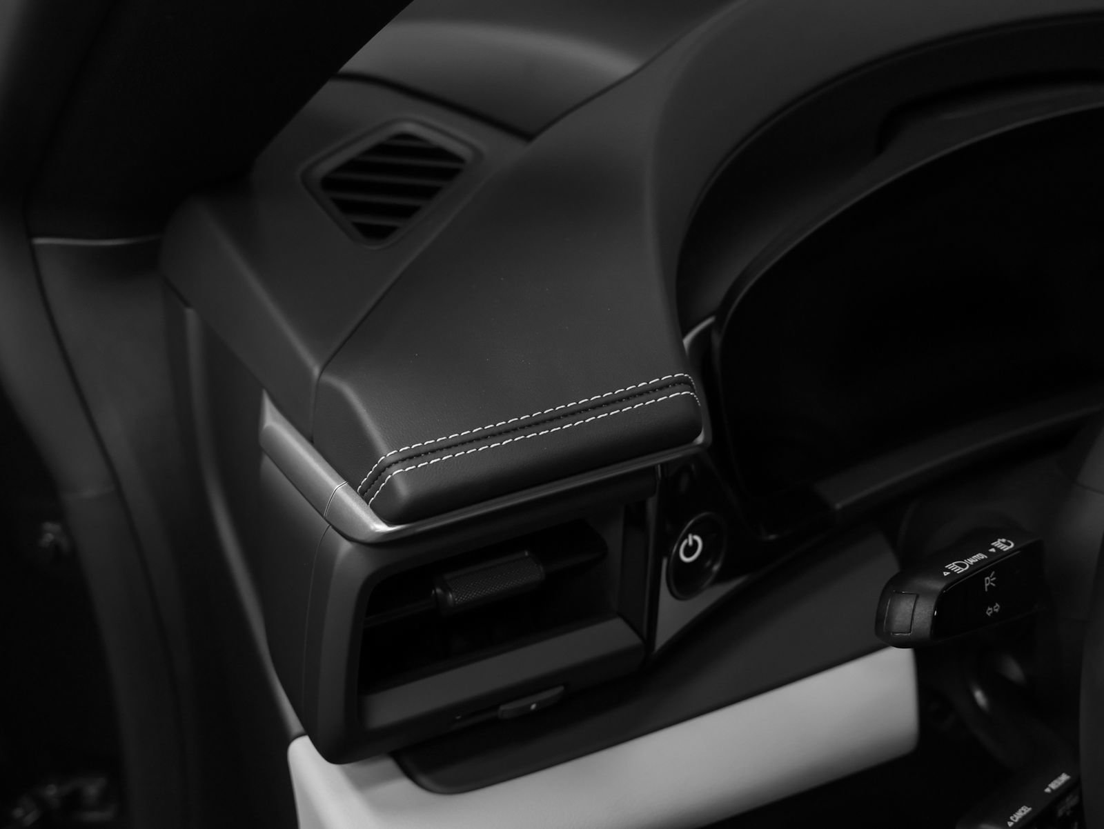 New 2026 Porsche Macan 4 Electric AWD/4WD image 32