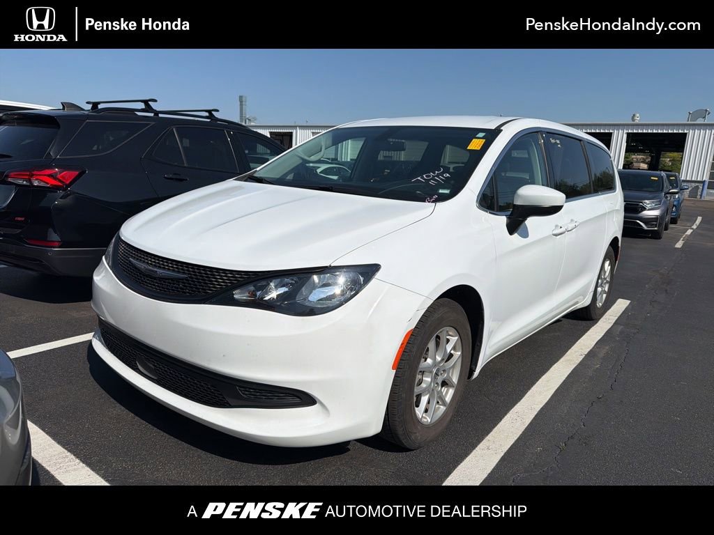 Used 2022 Chrysler Voyager LX FWD image 1