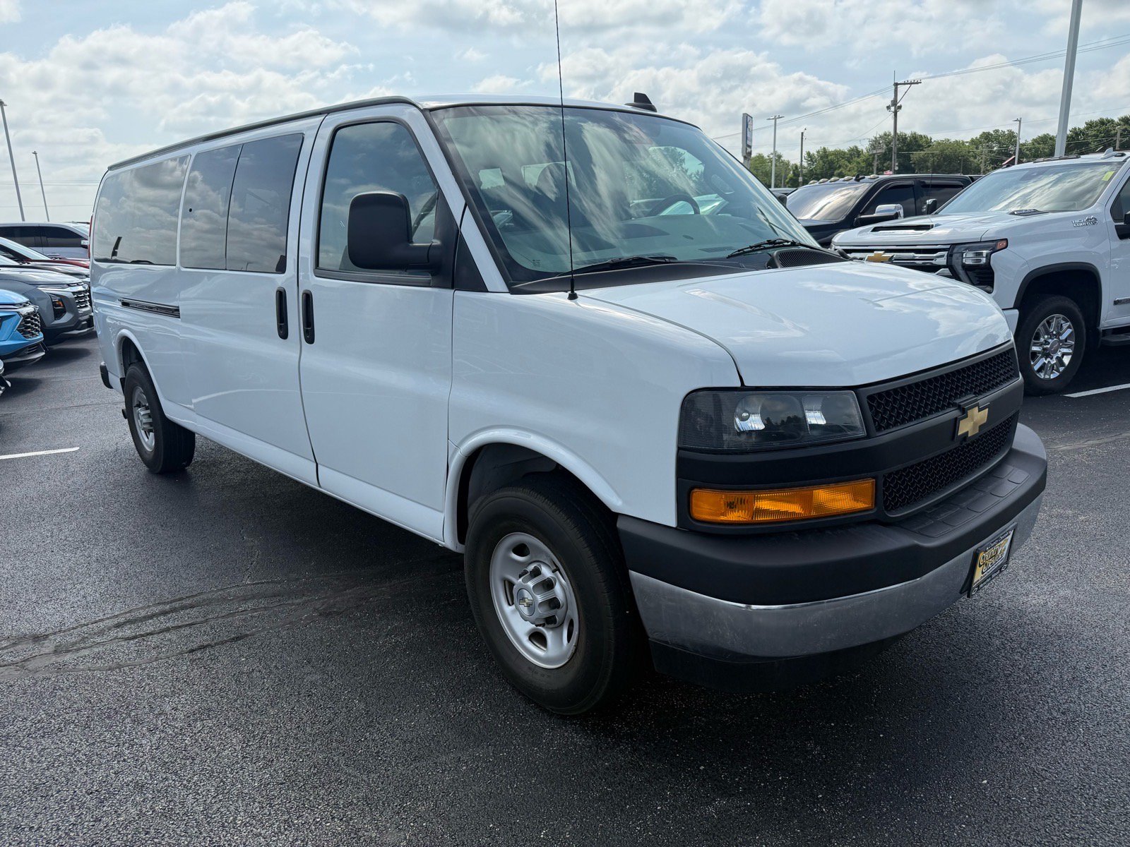 Used 2023 Chevrolet Express 3500 LT w/ LT Preferred Equipment Group RWD image 7