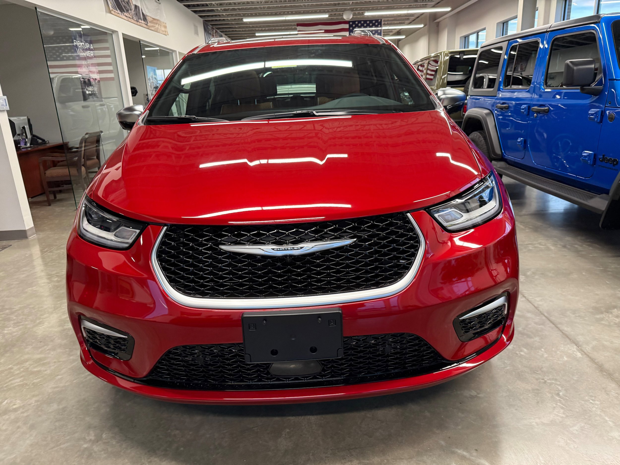 New 2026 Chrysler Pacifica Pinnacle w/ Trailer Tow Group AWD/4WD image 30