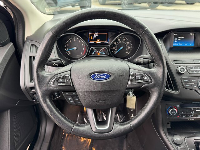 Used 2018 Ford Focus SE w/ SE Appearance Package image 21