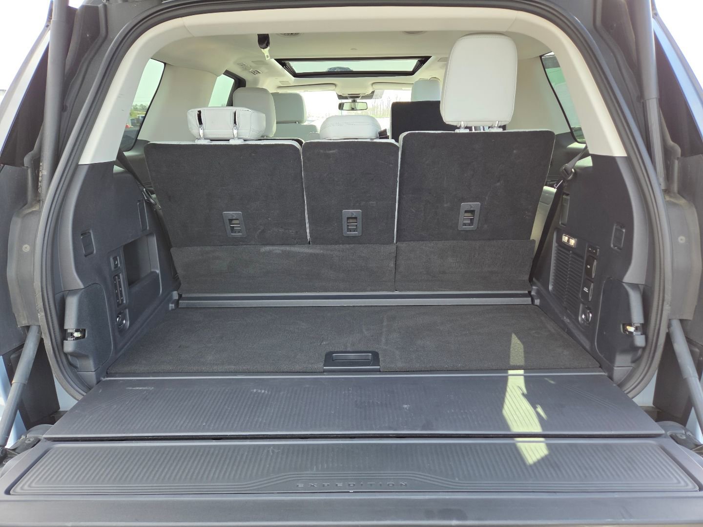 Used 2025 Ford Expedition Platinum w/ Platinum Ultimate Package image 19