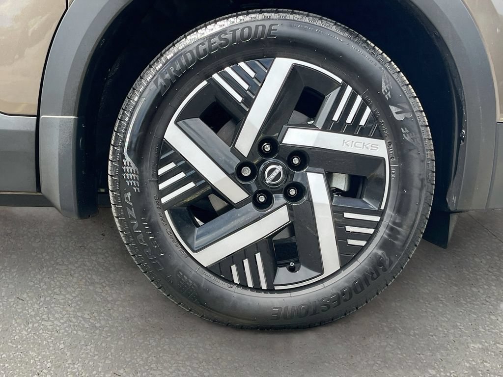 Used 2026 Nissan Kicks SV FWD image 28