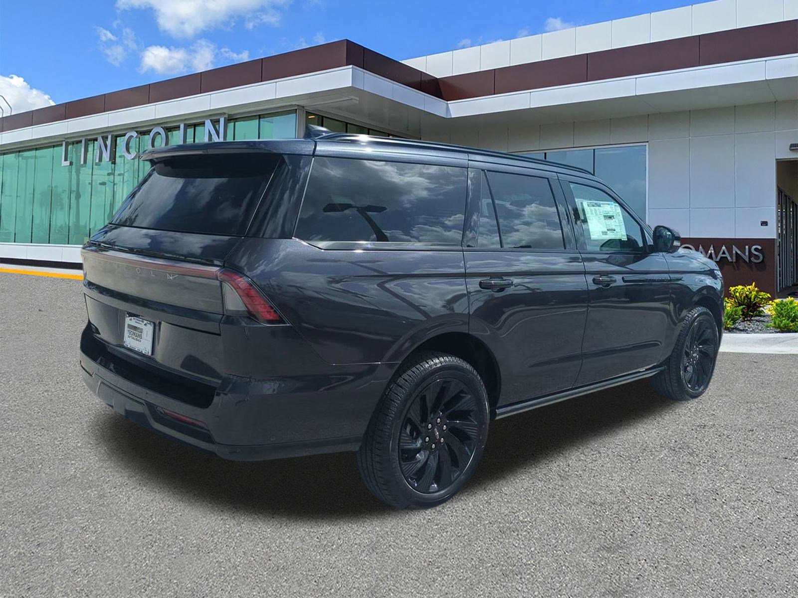 New 2025 Lincoln Navigator Reserve w/ Jet Appearance Package image 4