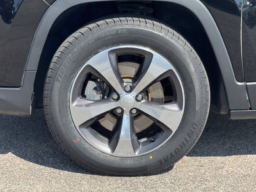 Used 2019 Jeep Cherokee Limited AWD/4WD image 35