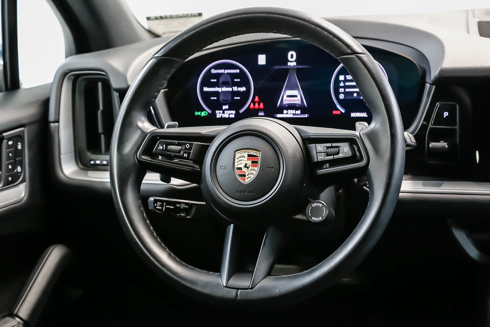 Certified 2024 Porsche Cayenne AWD/4WD image 21