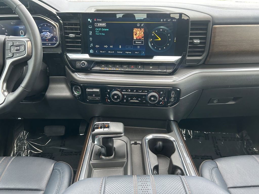 Used 2024 Chevrolet Silverado 1500 High Country w/ Technology Package image 12