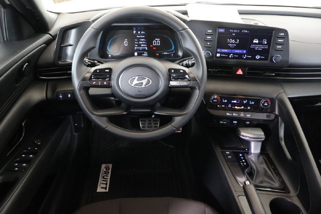 Used 2025 Hyundai Elantra Sport FWD image 16