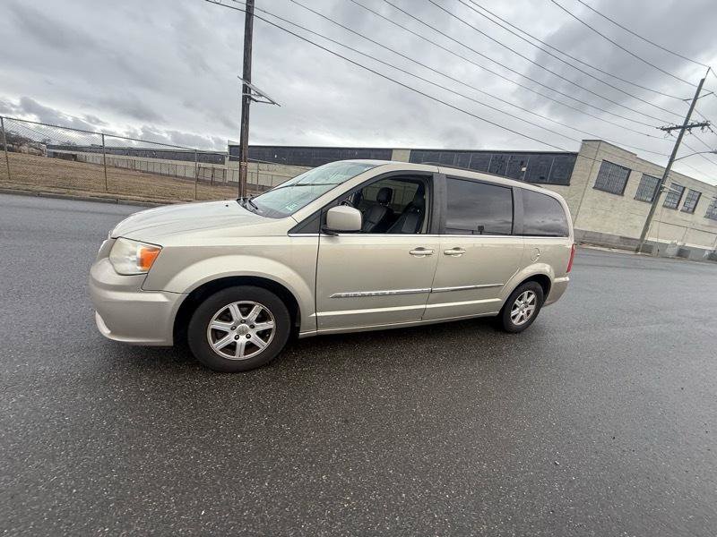 Used 2012 Chrysler Town & Country Touring w/ Entertainment Group #1 image 2