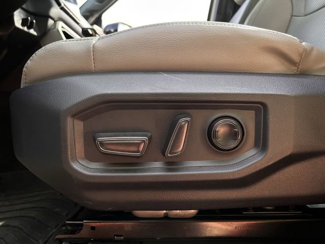 Used 2025 Toyota Tundra Limited AWD/4WD image 28
