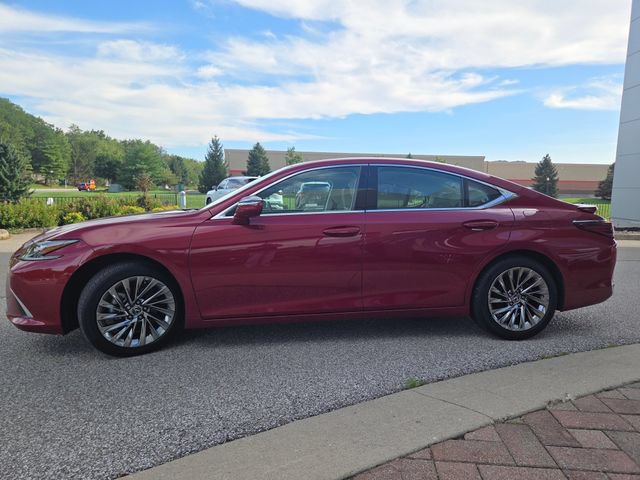 Used 2025 Lexus ES 300h Ultra Luxury w/ Accessory Package (Z2) FWD image 26