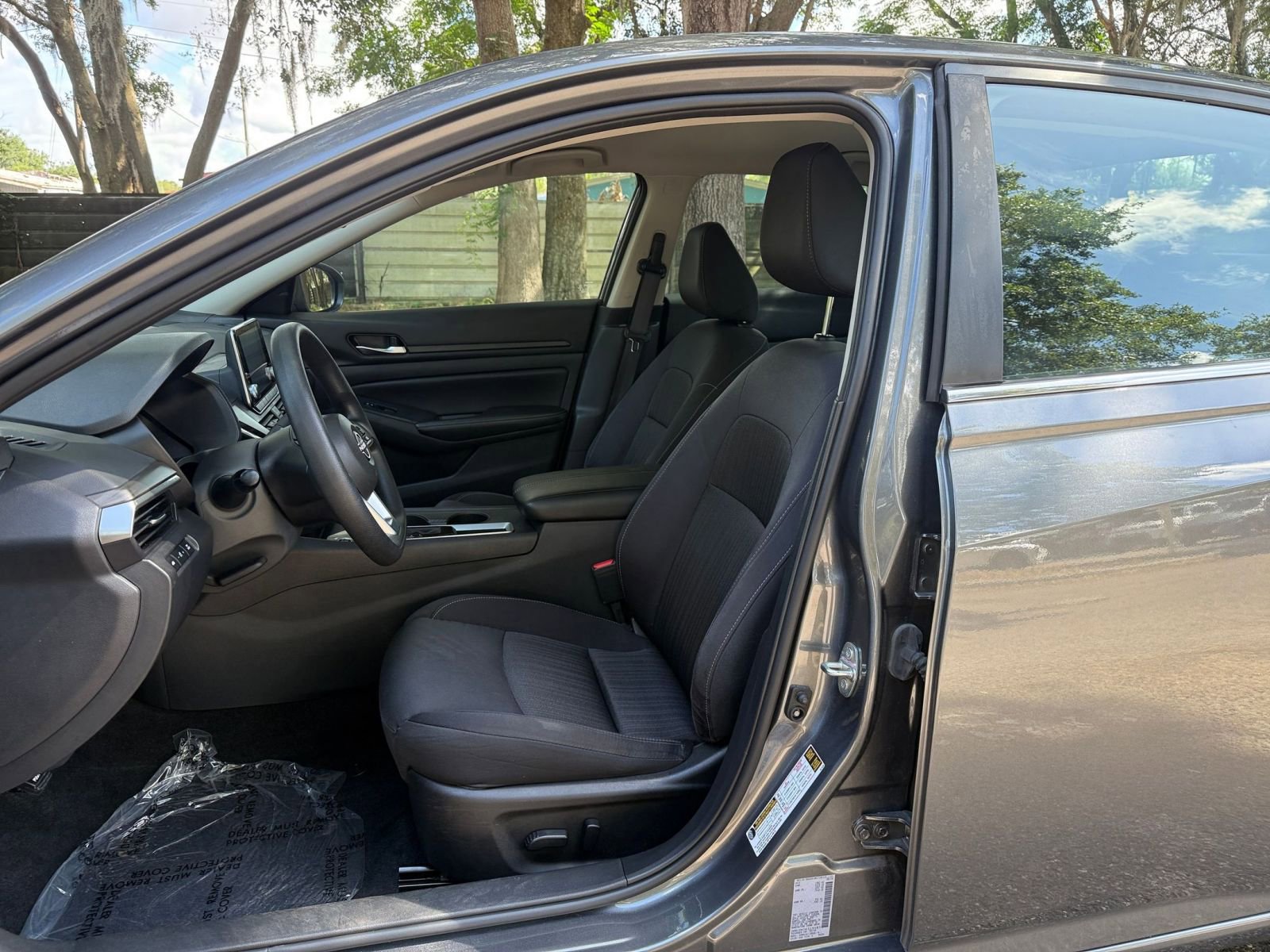 Used 2025 Nissan Altima 2.5 SV FWD image 33