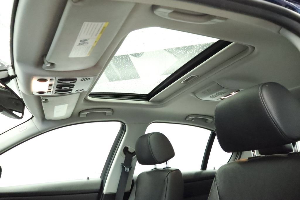 Used 2011 BMW 328i xDrive Sedan image 35