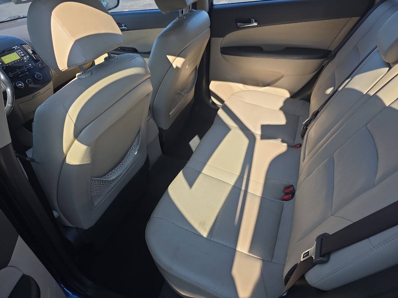 Used 2012 Hyundai Elantra FWD image 11