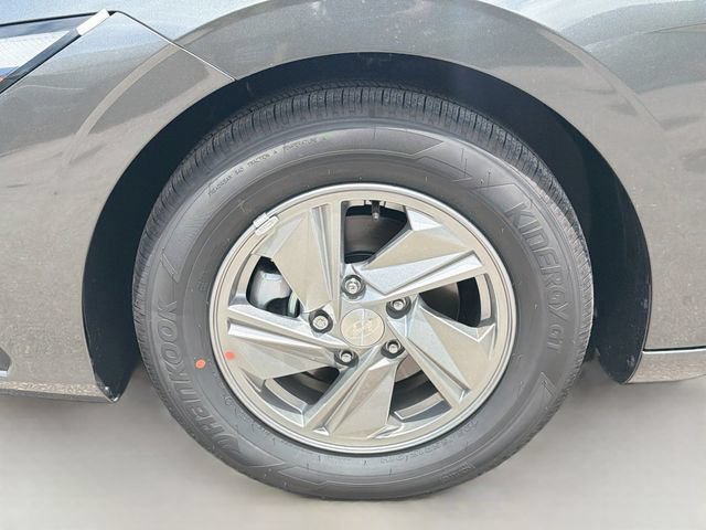 New 2026 Hyundai Elantra SE FWD image 30
