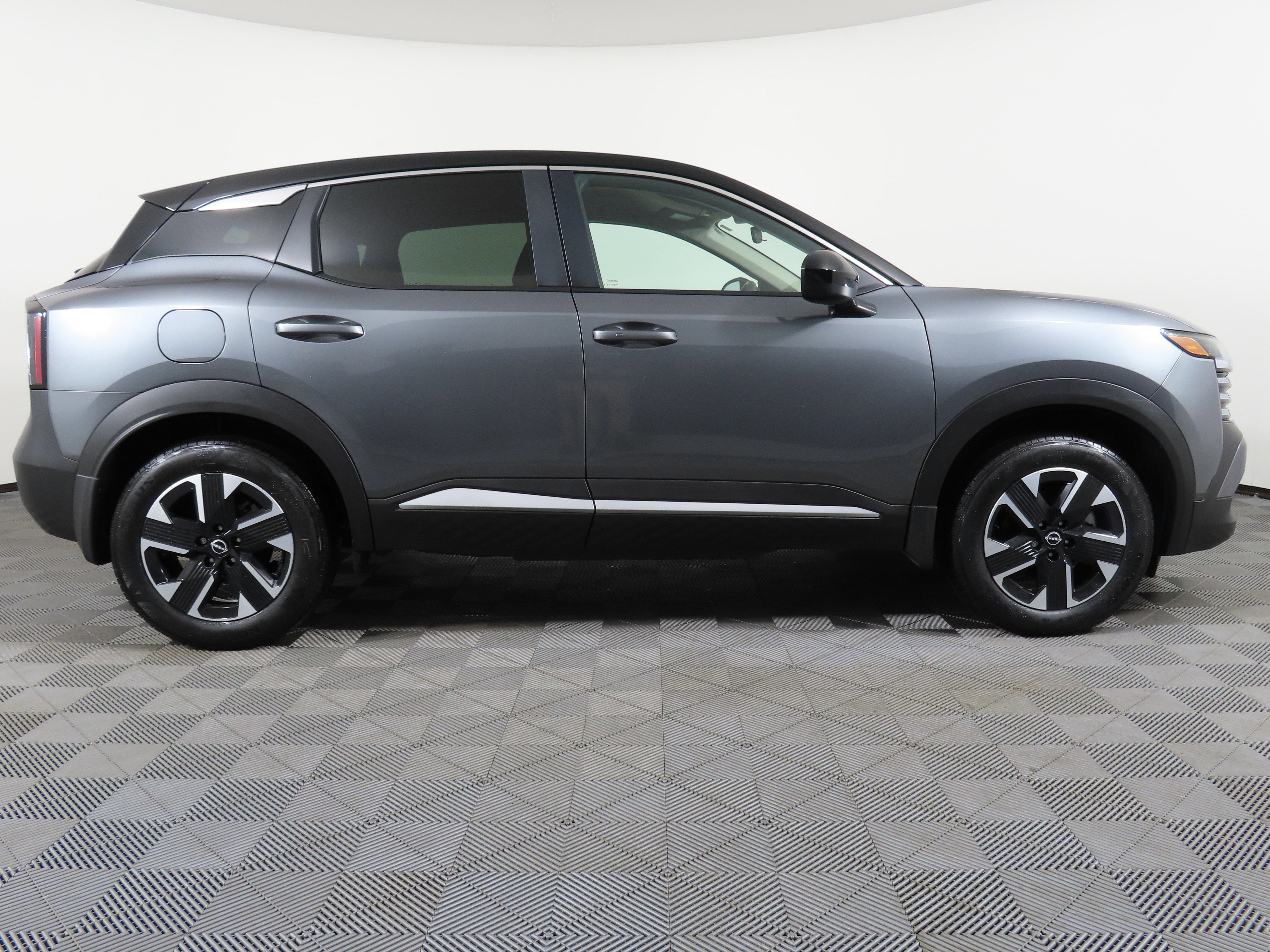 Certified 2025 Nissan Kicks SV w/ Charging Package image 41