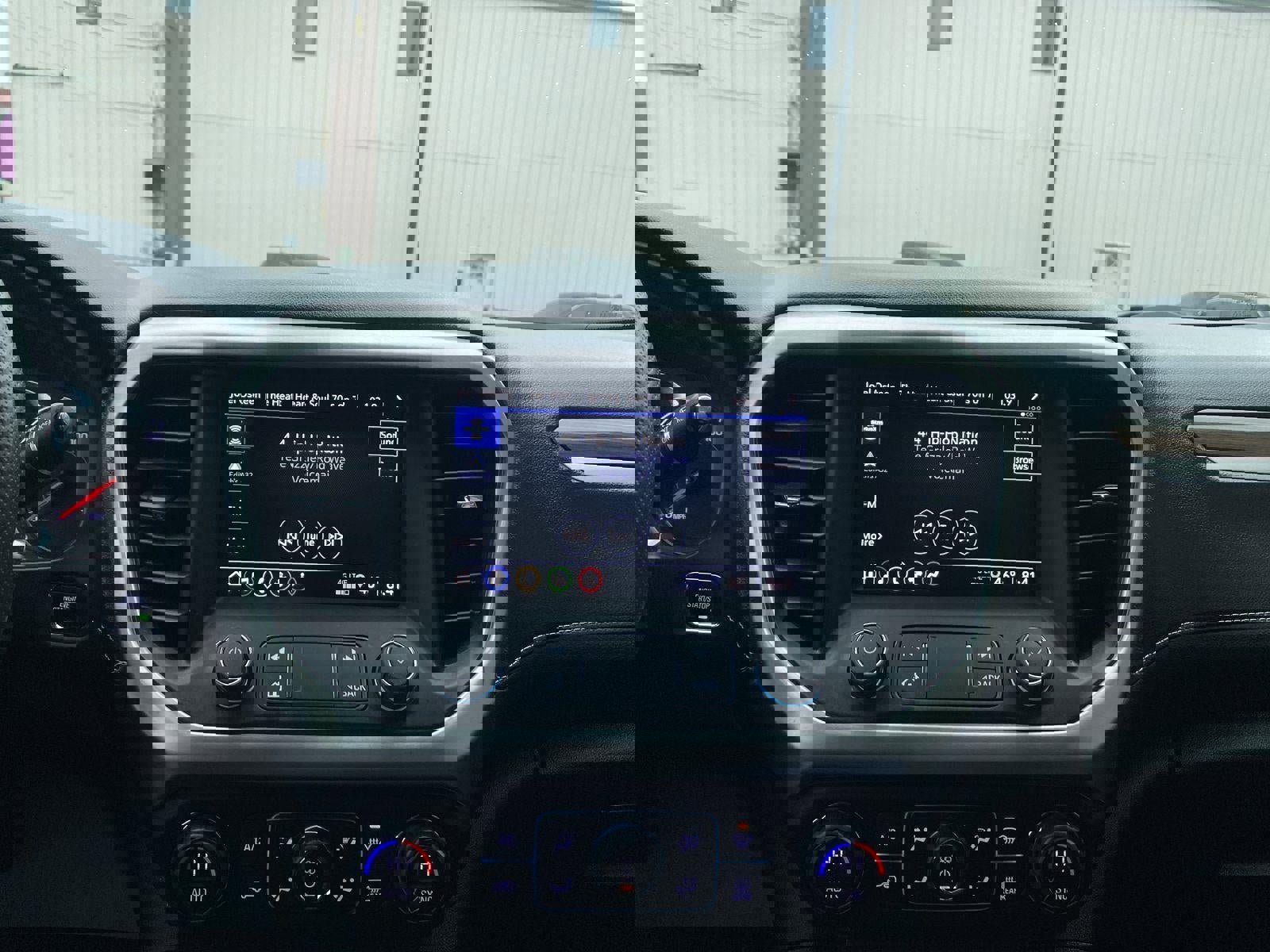 Certified 2023 GMC Acadia SLE w/ Driver Convenience Package image 5