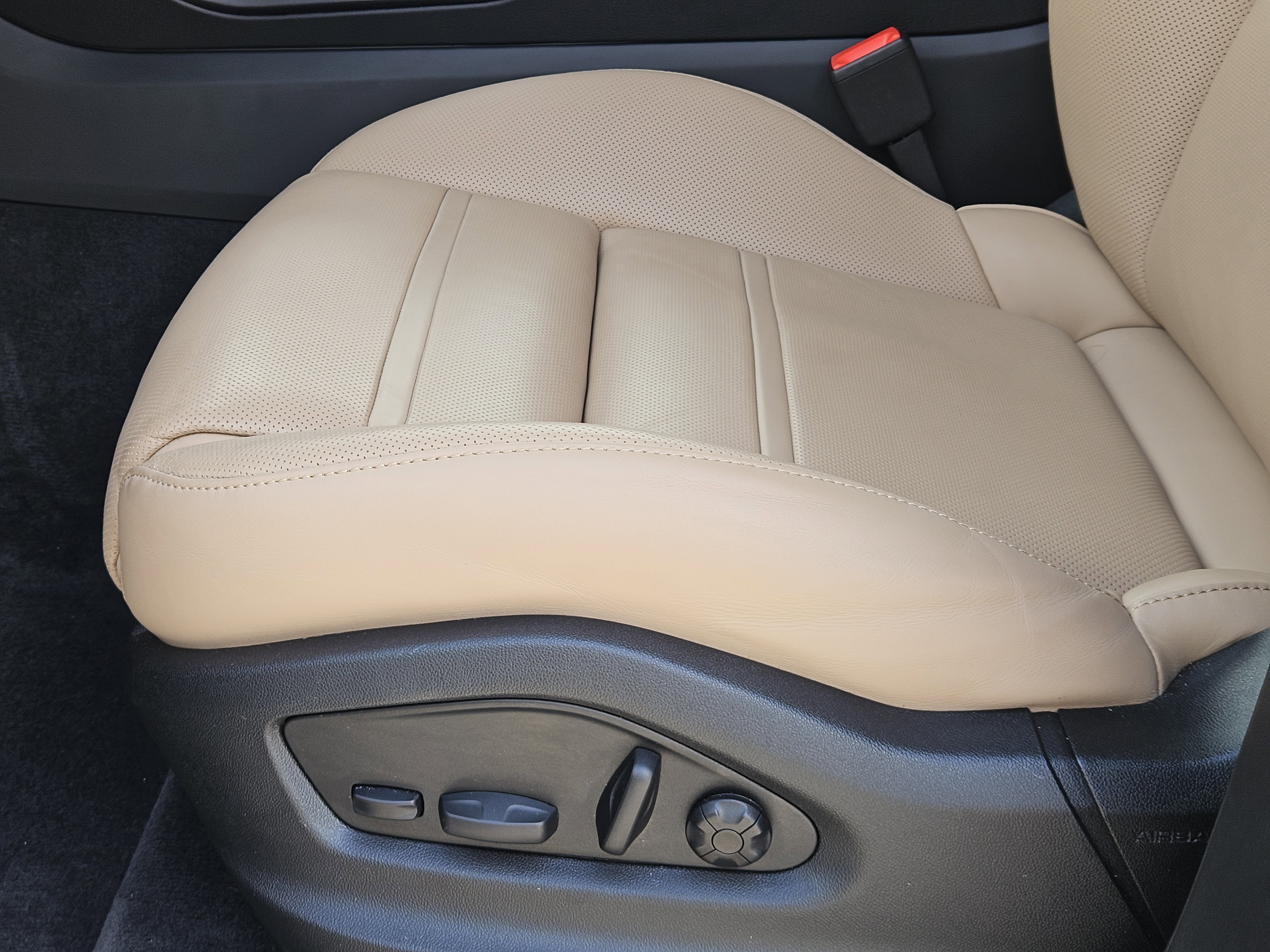 Certified 2025 Porsche Cayenne Coupe image 23