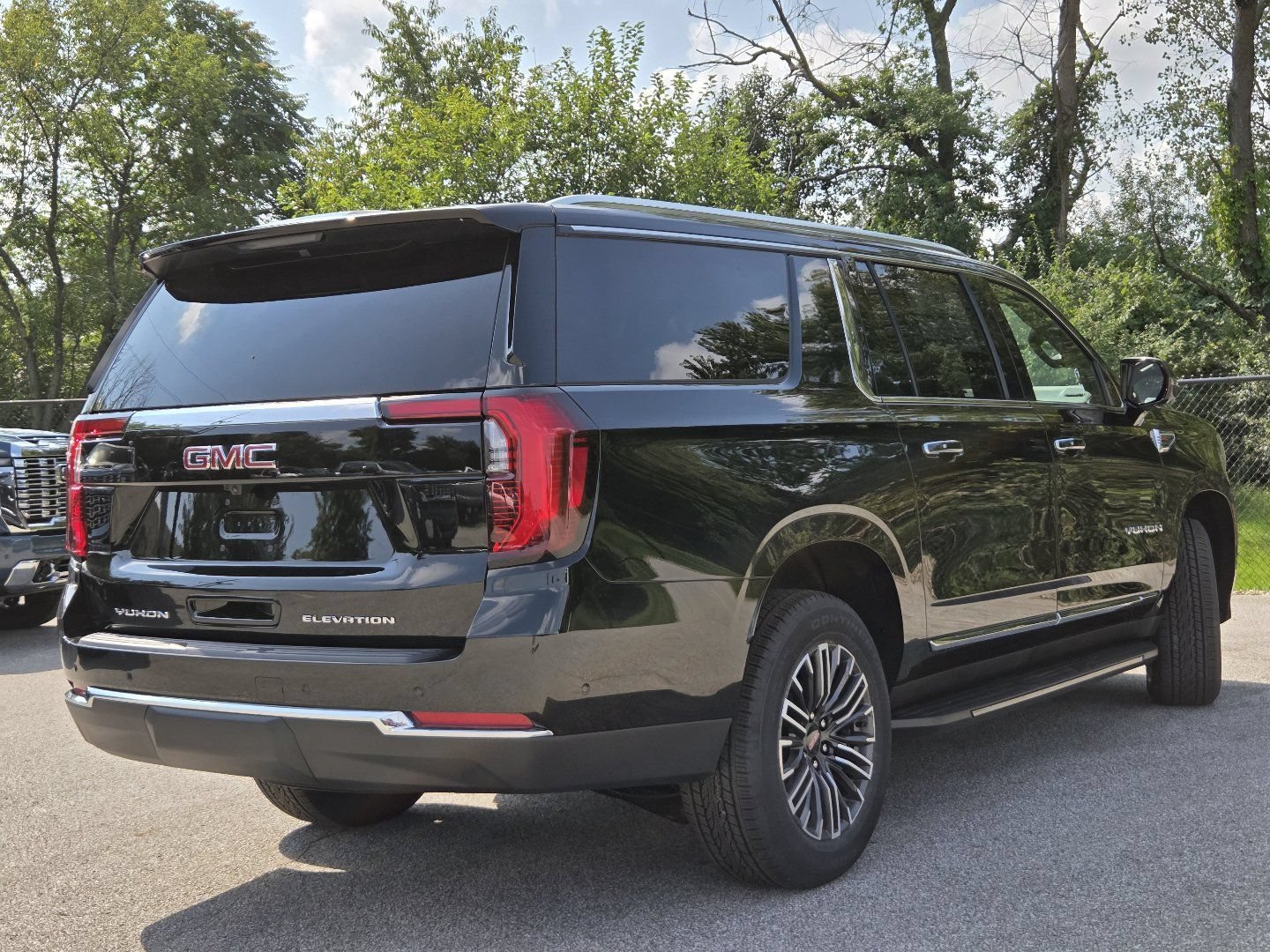 New 2026 GMC Yukon XL Elevation AWD/4WD image 18
